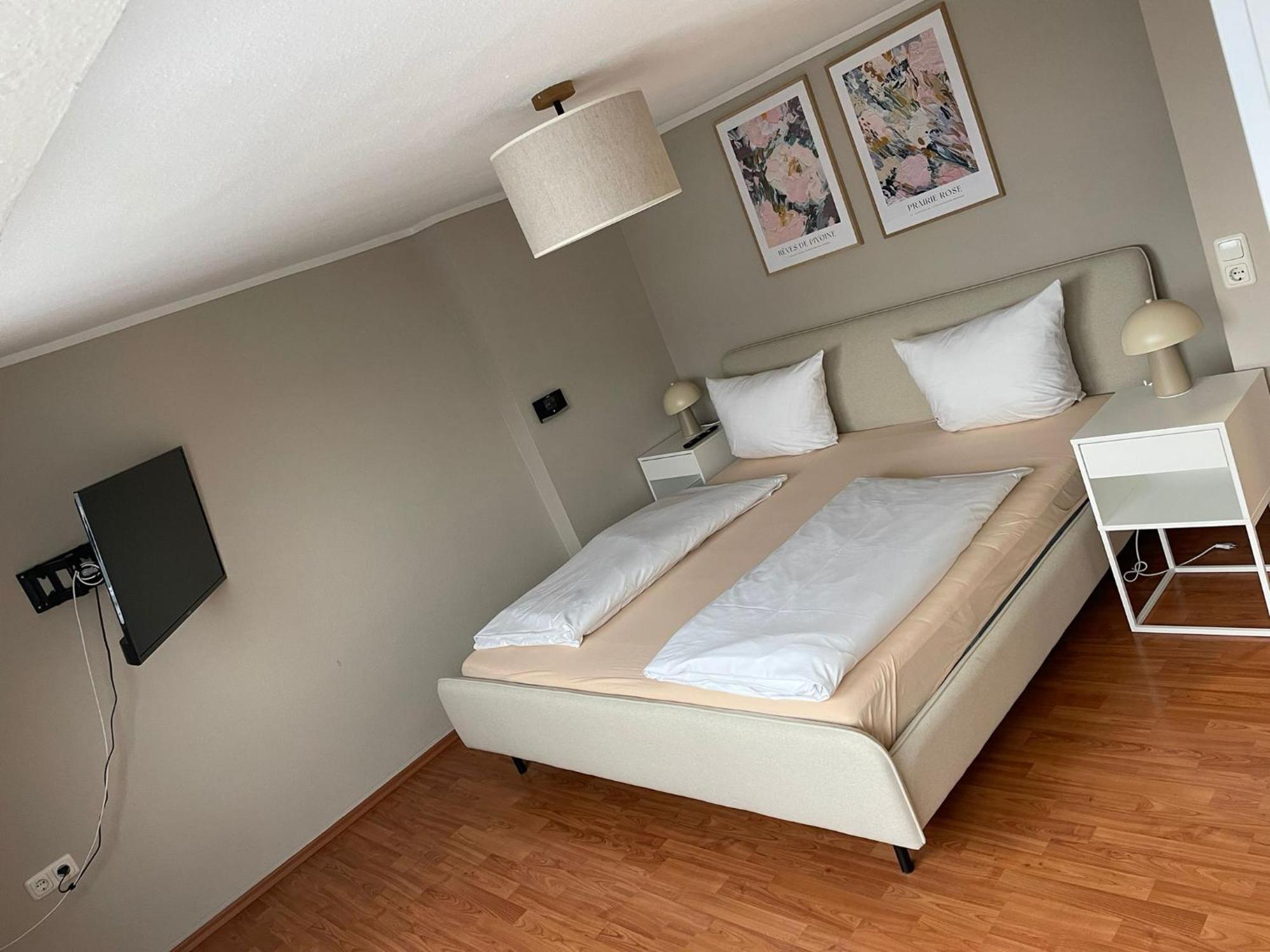Homie Stay Schiestlstrasse - Moderne Dachgeschosswohnung Mit 2 Schlafzimmern Würzburg Eksteriør bilde