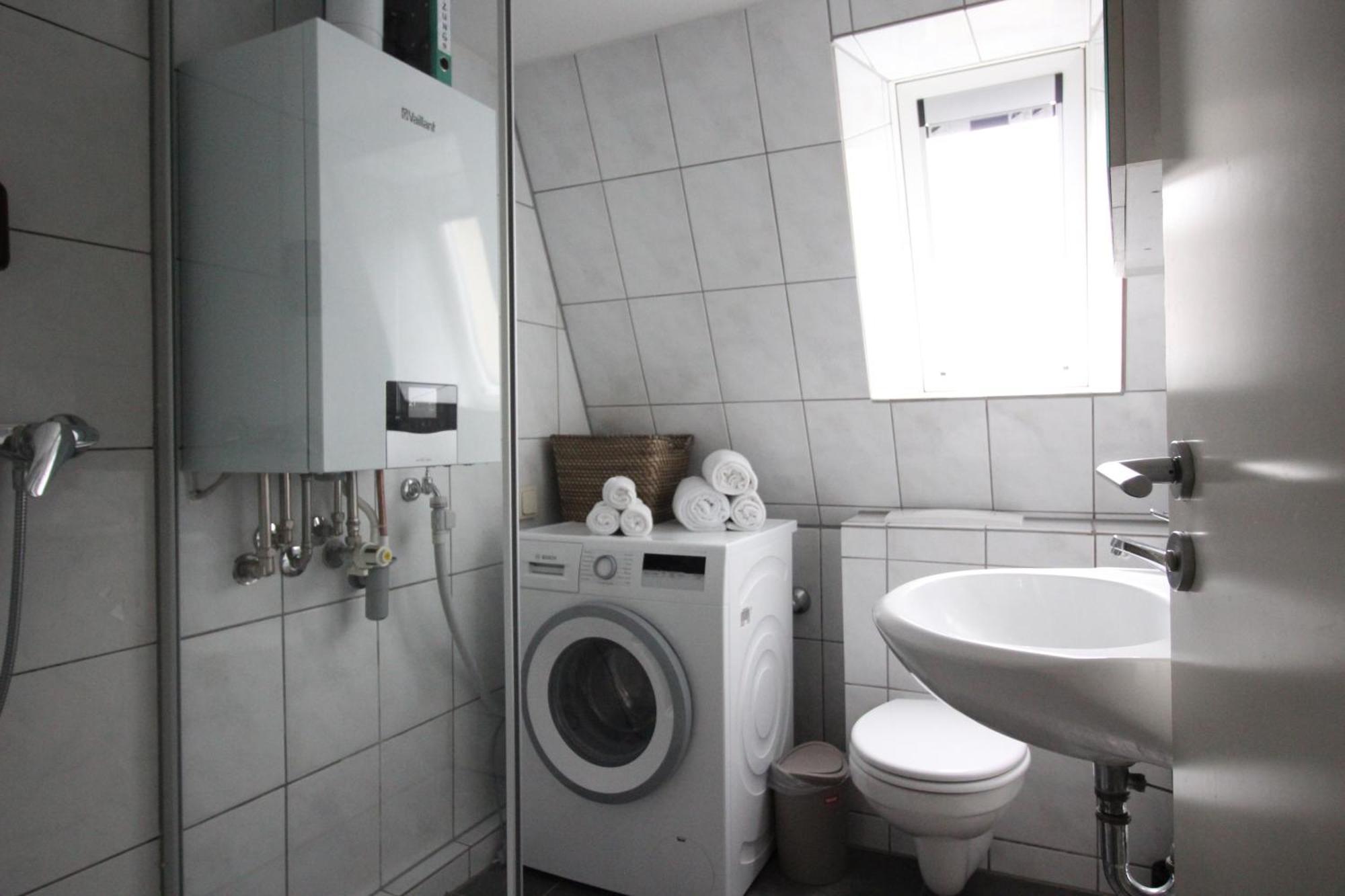 Homie Stay Schiestlstrasse - Moderne Dachgeschosswohnung Mit 2 Schlafzimmern Würzburg Eksteriør bilde