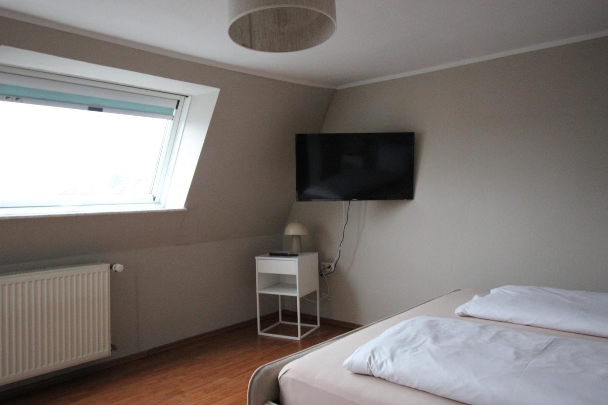 Homie Stay Schiestlstrasse - Moderne Dachgeschosswohnung Mit 2 Schlafzimmern Würzburg Eksteriør bilde